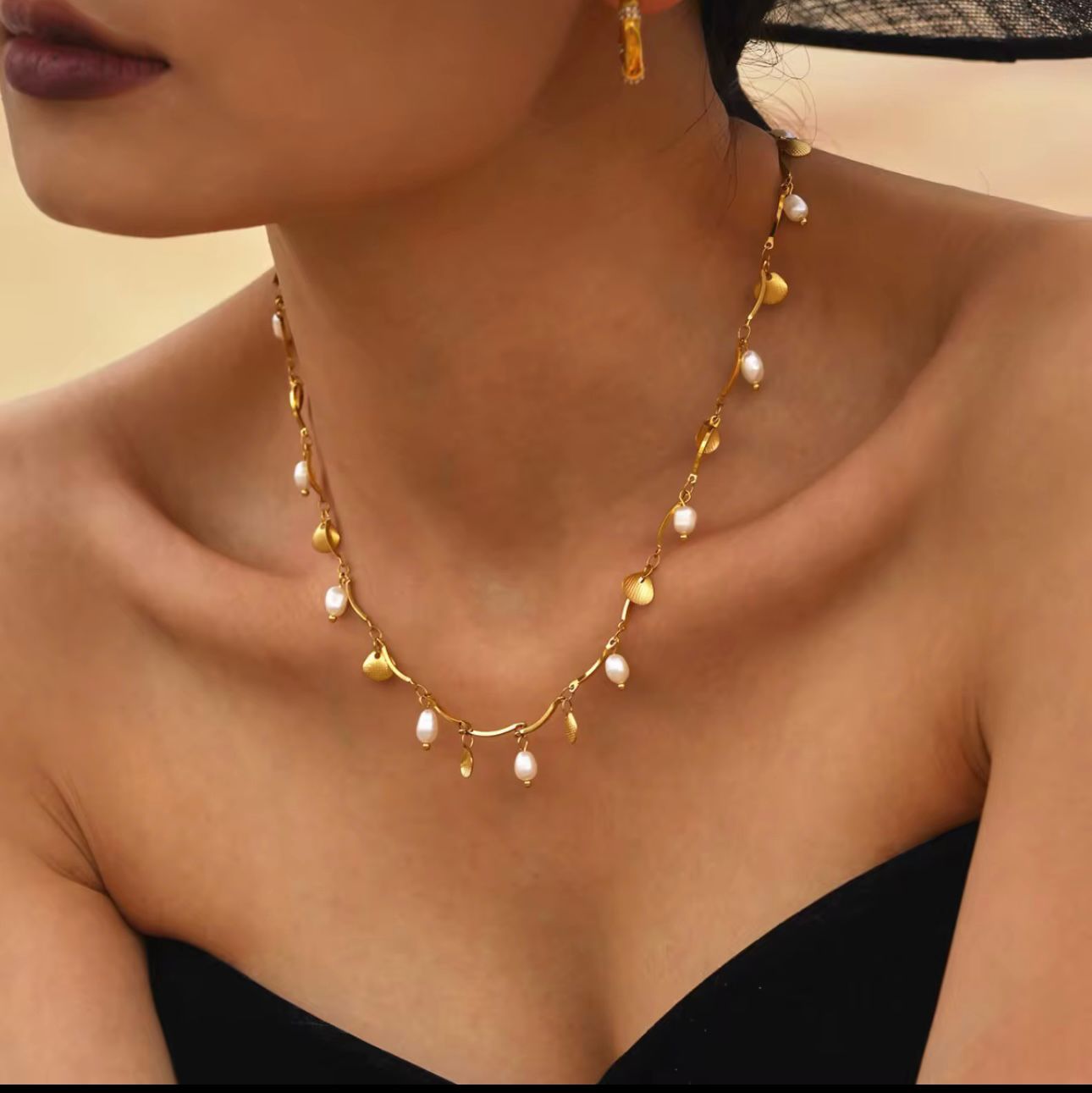 Shell Pearl Necklace